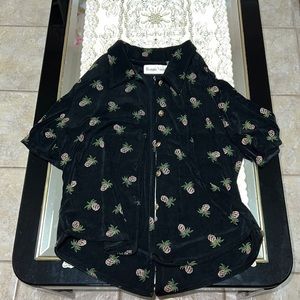 Ronni Nicole by Ouida short-sleeved black open back blouse with pineapple print